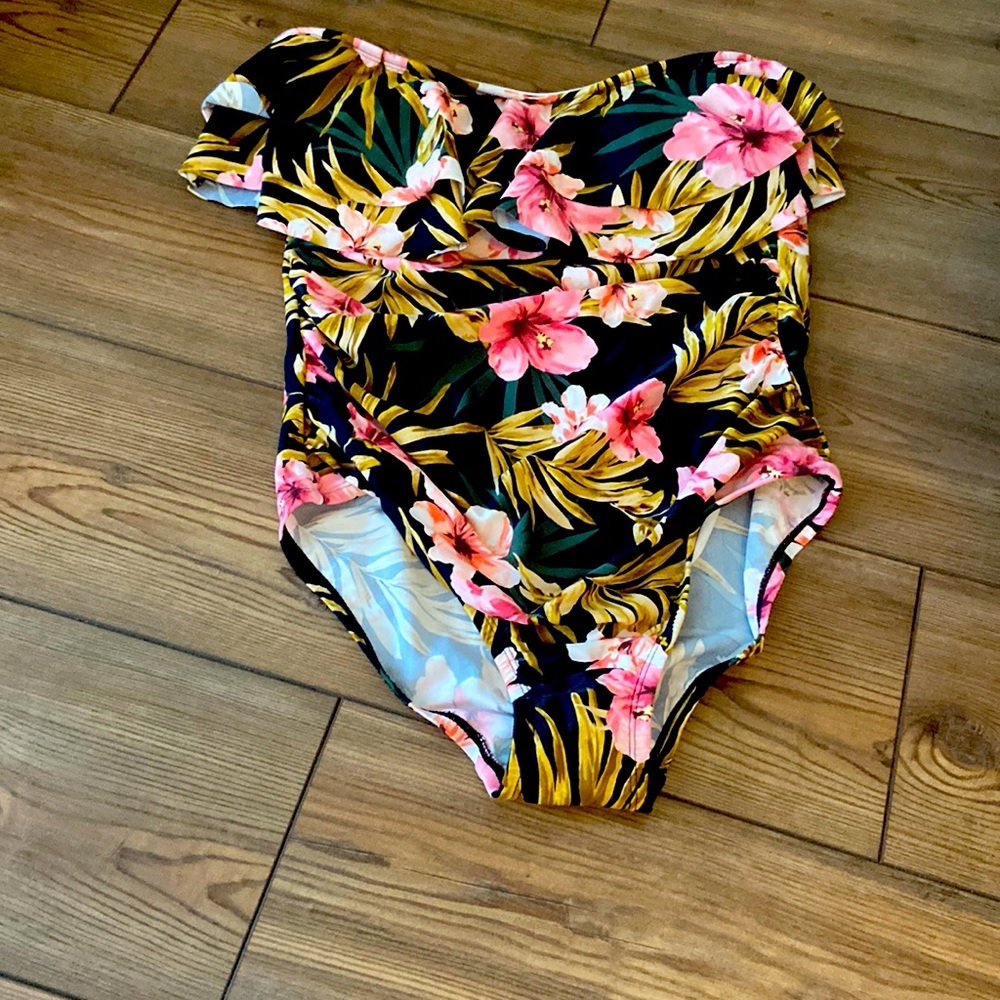 Kona Sol size large one piece swim suit